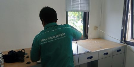 Jasa Pembuatan Meja Laboratorium Murah di-jakarta